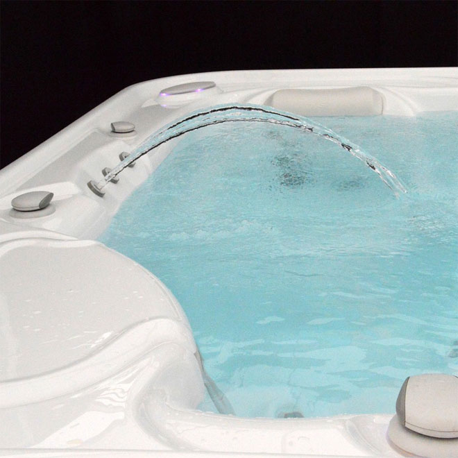 https://www.lunaspas.com/blog/wp-content/uploads/2019/04/luxury-bath-jacuzzi.jpg