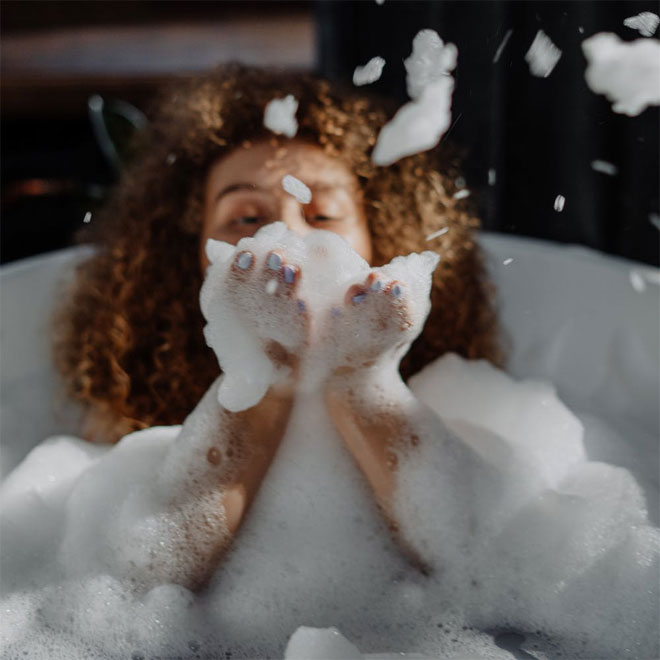 Using bath bombs in a whirlpool tub - Luna Spas